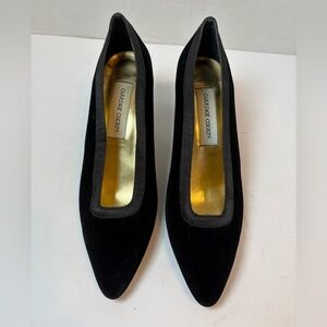 Vintage Carriage Court black velvet satin trim pumps leather size 6.5M
